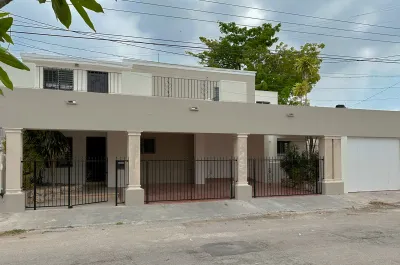 CASA EN VENTA CON PISCINA UBICADA EN PENSIONES .webp